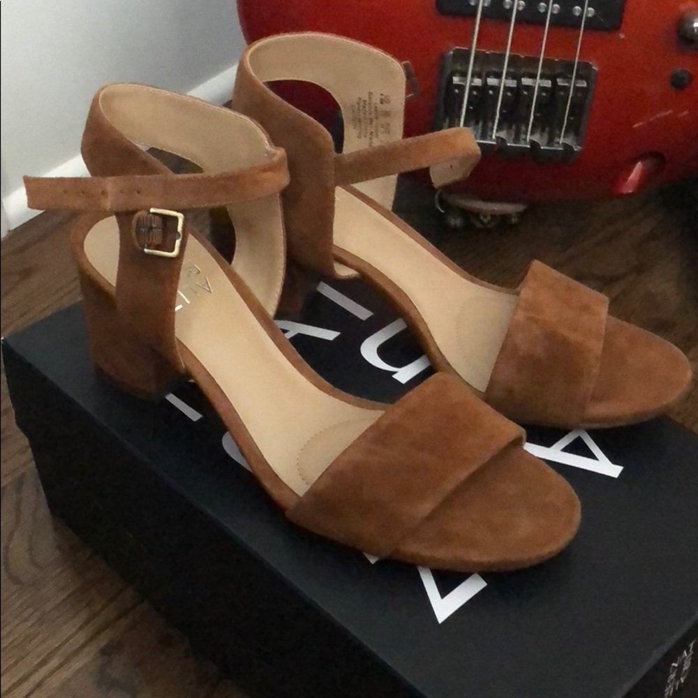 Naturalized Caitlyn heeled sandals 6.5
